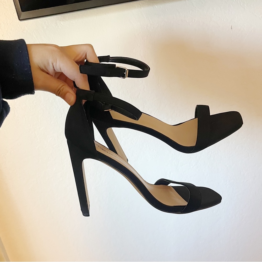 DONATING 1/10 - Black Heels